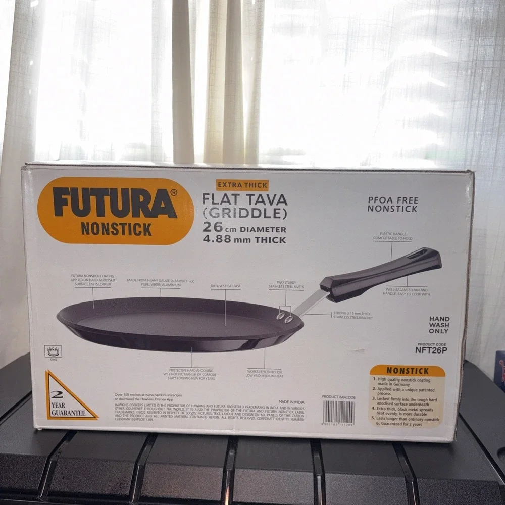Hawkins Futura 22 cm‎ Flat Tava, Hard Anodised Tawa, (Black) AFT22